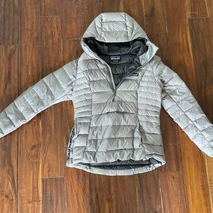 Patagonia womens pull over jacket